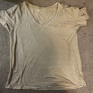 American eagle v neck tee